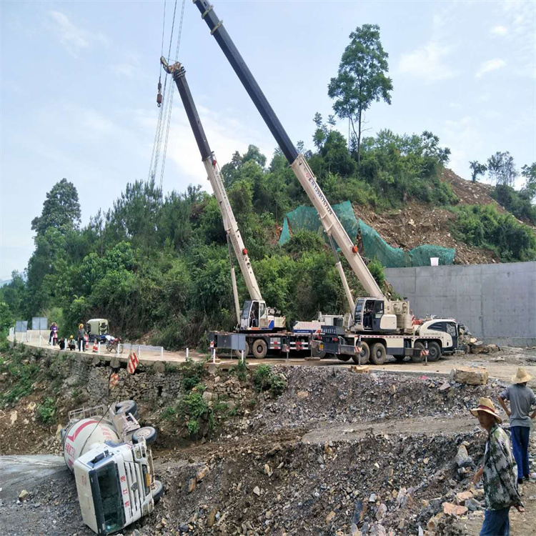 从化汽车掉沟里叫吊车救援要多少钱